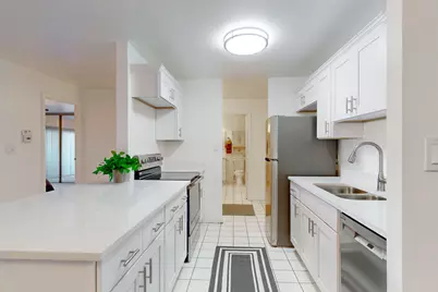 120 Lakeview Drive #110, Bloomingdale, IL 60108 - Photo 2