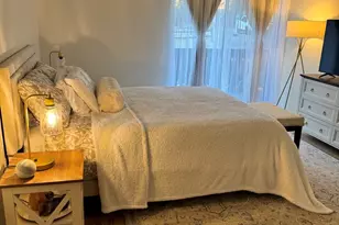 8200 Woodglen Ln, Downers Grove, IL 60516 - Photo 14