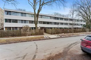 300 N Maple Ave, Oak Park, IL 60302 - Photo 2