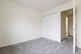 1387 S Glen Cir, Aurora, IL 60506 - Photo 14