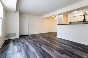 1387 S Glen Cir, Aurora, IL 60506 - Photo 2