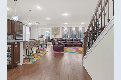 61 Pacific Avenue, Hawthorn Woods, IL 60047 - Photo 2