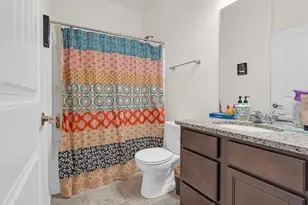 61 Pacific Ave, Hawthorn Woods, IL 60047 - Photo 8