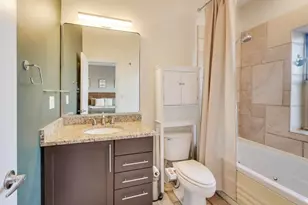 1215 W Sunnyside Ave, Chicago, IL 60640 - Photo 14