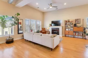 1215 W Sunnyside Ave, Chicago, IL 60640 - Photo 2