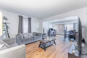 813 Serendipity Dr, Aurora, IL 60504 - Photo 4