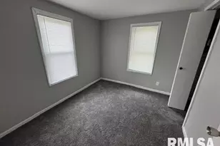 6812 33rd St, Moline, IL 61265 - Photo 4