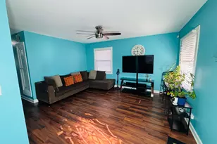 694 Parkway Ave, Elgin, IL 60120 - Photo 12