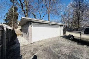 694 Parkway Ave, Elgin, IL 60120 - Photo 4