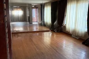 12816 S Laflin St, Calumet Park, IL 60827 - Photo 2