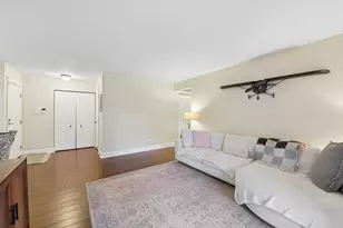 1223 Sandhurst Ct, Schaumburg, IL 60193 - Photo 4