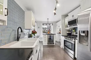 1223 Sandhurst Ct, Schaumburg, IL 60193 - Photo 10