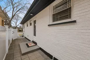 4155 Greenwood St, Skokie, IL 60076 - Photo 30