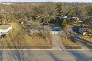 2610 31st St, Moline, IL 61265 - Photo 12