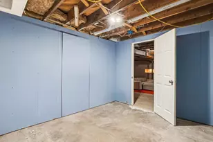 2610 31st St, Moline, IL 61265 - Photo 48