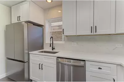 6218 W Foster Avenue, Chicago, IL 60630 - Photo 18