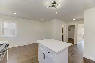 6218 W Foster Avenue, Chicago, IL 60630 - Photo 14