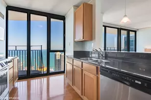 225 N Columbus Dr, Chicago, IL 60601 - Photo 12