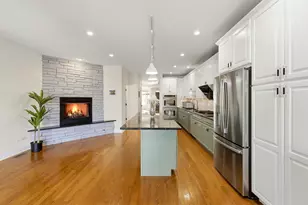 1042 W 34th Pl, Chicago, IL 60608 - Photo 8