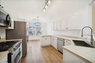 1153 Hawthorne Ln, Elk Grove Village, IL 60007 - Photo 2