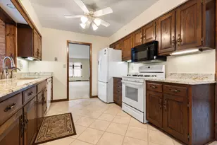 5746 Berwick Pl, Rockford, IL 61107 - Photo 18