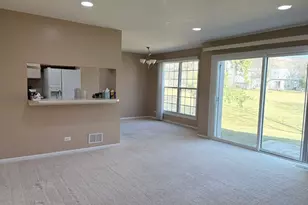 1428 W Sapphire Dr, Hoffman Estates, IL 60192 - Photo 2