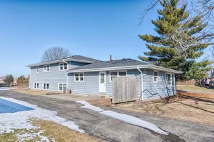 1131 Johnston Dr, Aurora, IL 60506 - Photo 2