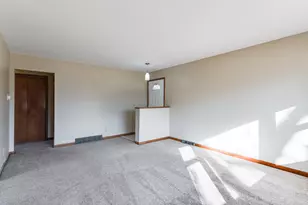 1131 Johnston Dr, Aurora, IL 60506 - Photo 6