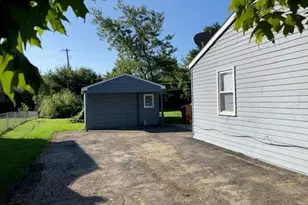 11 E Streamwood Blvd, Streamwood, IL 60107 - Photo 6