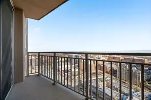 807 Davis St, Evanston, IL 60201 - Photo 14