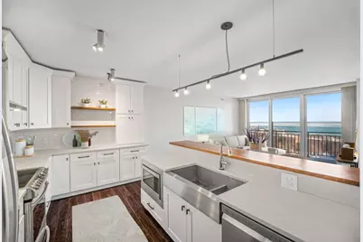 807 Davis Street #2011, Evanston, IL 60201 - Photo 2