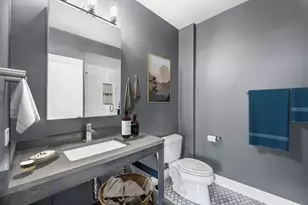 807 Davis St, Evanston, IL 60201 - Photo 10