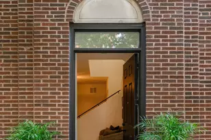 2035 N Orleans St, Chicago, IL 60614 - Photo 2