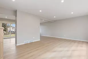 8518 West Candlelight Dr, Willow Springs, IL 60480 - Photo 6