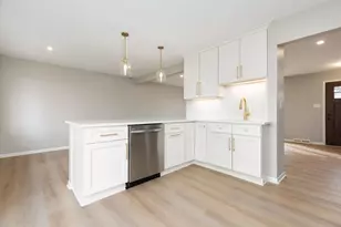 8518 West Candlelight Dr, Willow Springs, IL 60480 - Photo 8