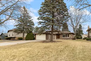 8518 West Candlelight Dr, Willow Springs, IL 60480 - Photo 2