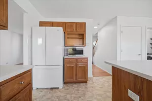 811 Phaeton Pl, Normal, IL 61761 - Photo 6