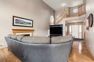 2113 Colonial St, Aurora, IL 60503 - Photo 4