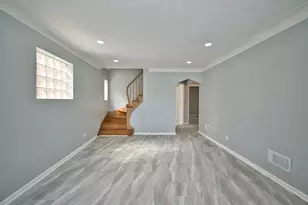 7412 Keeler Ave, Skokie, IL 60076 - Photo 4