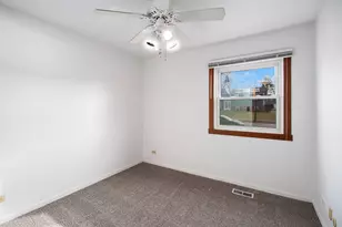 120 Ellington Dr, Schaumburg, IL 60194 - Photo 12