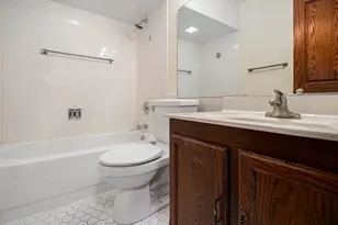 120 Ellington Dr, Schaumburg, IL 60194 - Photo 14