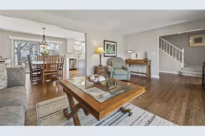 962 Thompson Boulevard, Buffalo Grove, IL 60089 - Photo 8