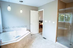 17945 W Pond Ridge Cir, Gurnee, IL 60031 - Photo 16