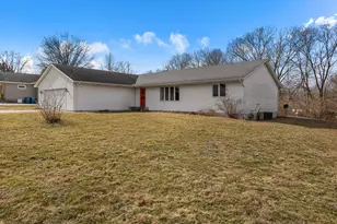 614 S Irving St, Monticello, IL 61856 - Photo 36