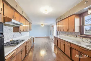 209 E 3rd St, Aroma Park, IL 60910 - Photo 8