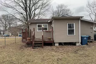 107 N Pearl St, Milford, IL 60953 - Photo 4