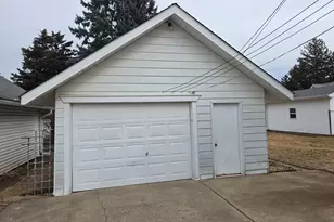 312 E 11th St, Sterling, IL 61081 - Photo 2