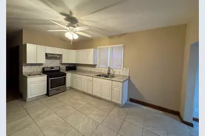 8556 S Muskegon Avenue, Chicago, IL 60617 - Photo 10