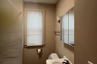 8556 S Muskegon Ave, Chicago, IL 60617 - Photo 14