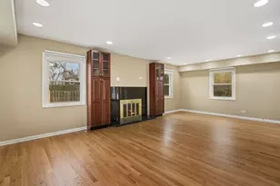 4 Burnt Ember Ct, Buffalo Grove, IL 60089 - Photo 6